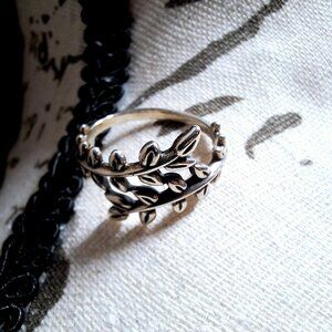 James Avery - Delicate Vines Ring (Size 10)